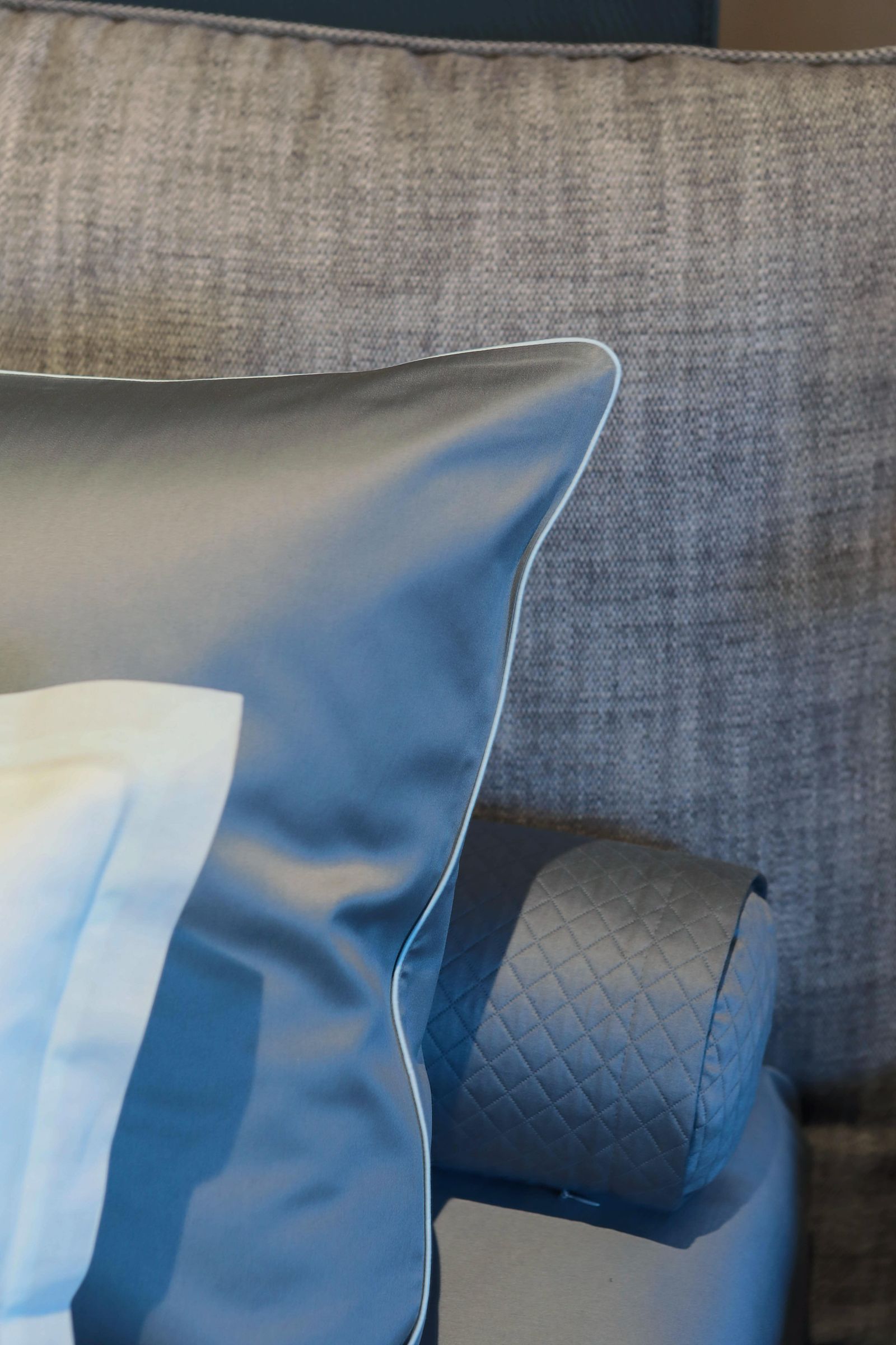 Poltrona Frau Кровать Times Nest Larimar от Poltrona Frau — в интерьере