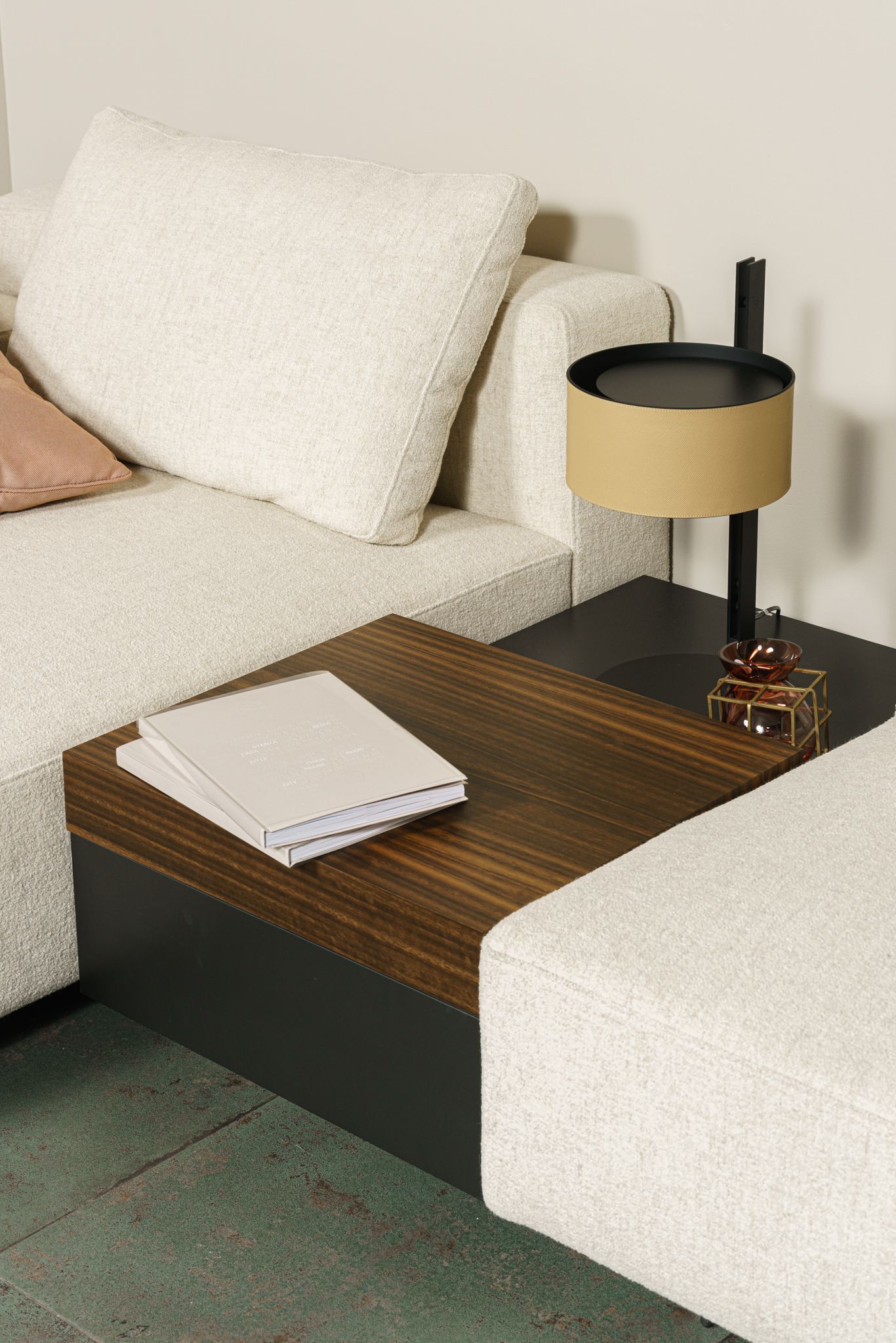 Molteni&C Диван Marteen со столиками от Molteni & C — в интерьере