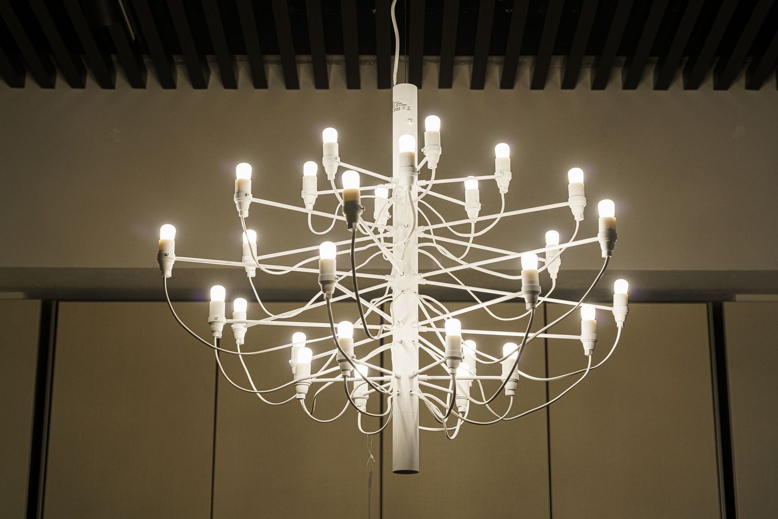 Flos Люстра 2097/30 white A1401009 от Flos — в интерьере