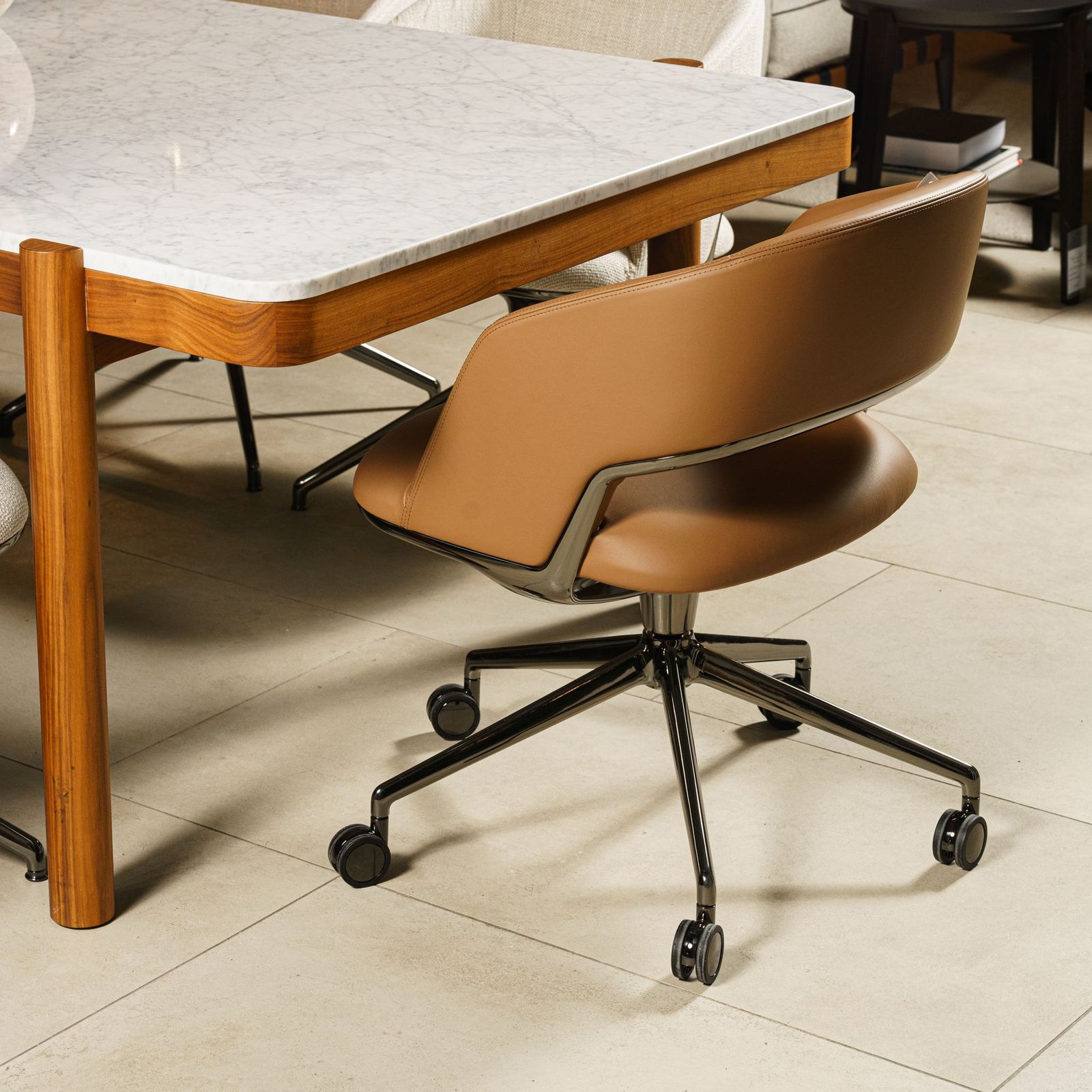 Flexform Кресло на колесиках Alma от Flexform — в интерьере