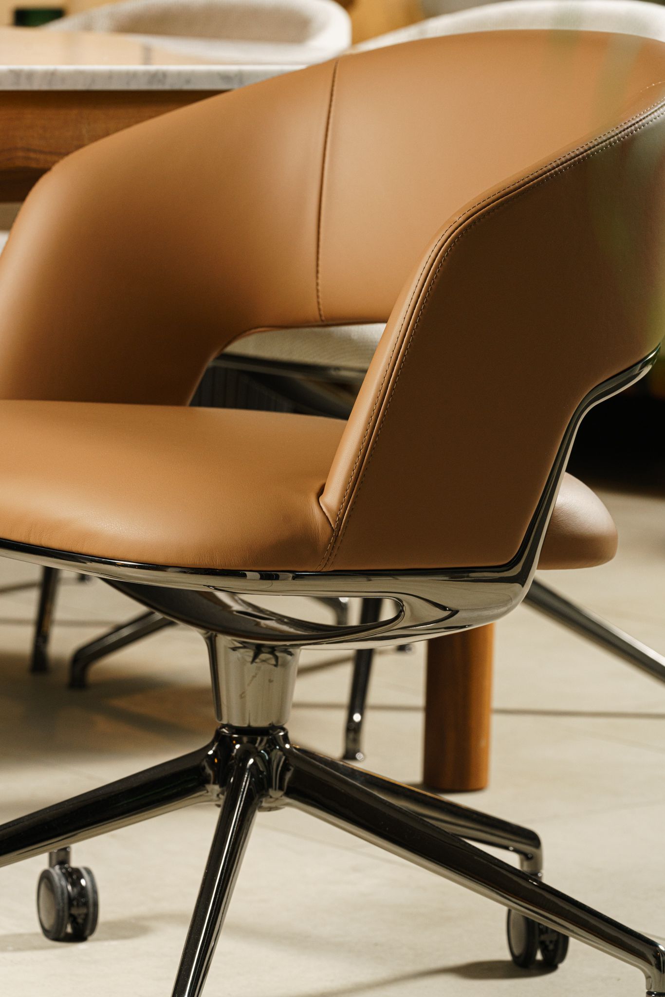 Flexform Кресло на колесиках Alma от Flexform — в интерьере