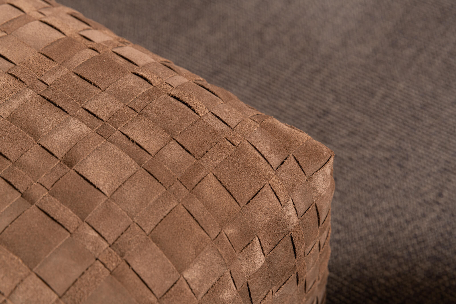 Flexform Пуф Bangkok Suede Brown 120 от Flexform — в интерьере