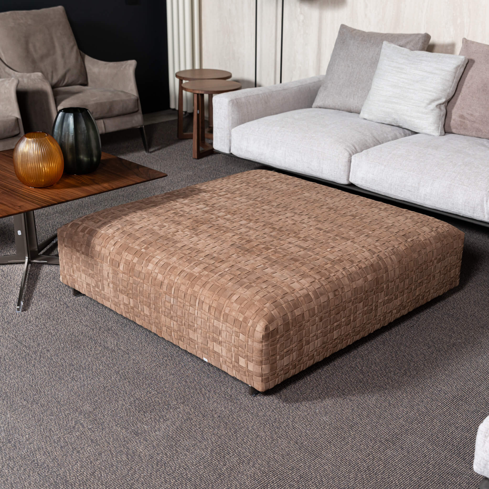 Flexform Пуф Bangkok Suede Brown 120 от Flexform — в интерьере