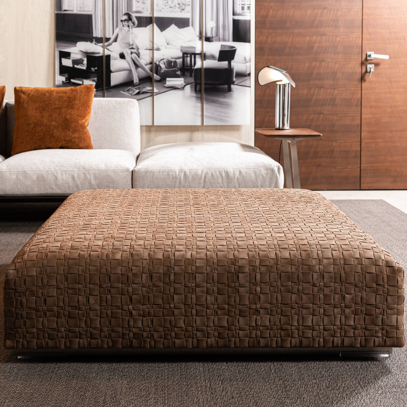Flexform Пуф Bangkok Suede Brown 120 от Flexform — в интерьере