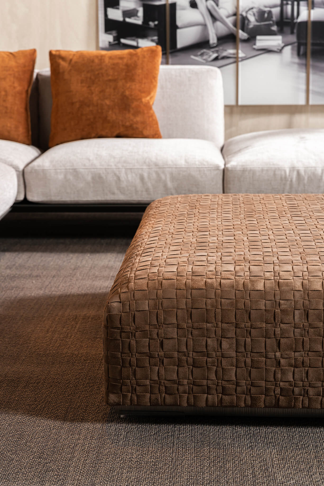 Flexform Пуф Bangkok Suede Brown 120 от Flexform — в интерьере