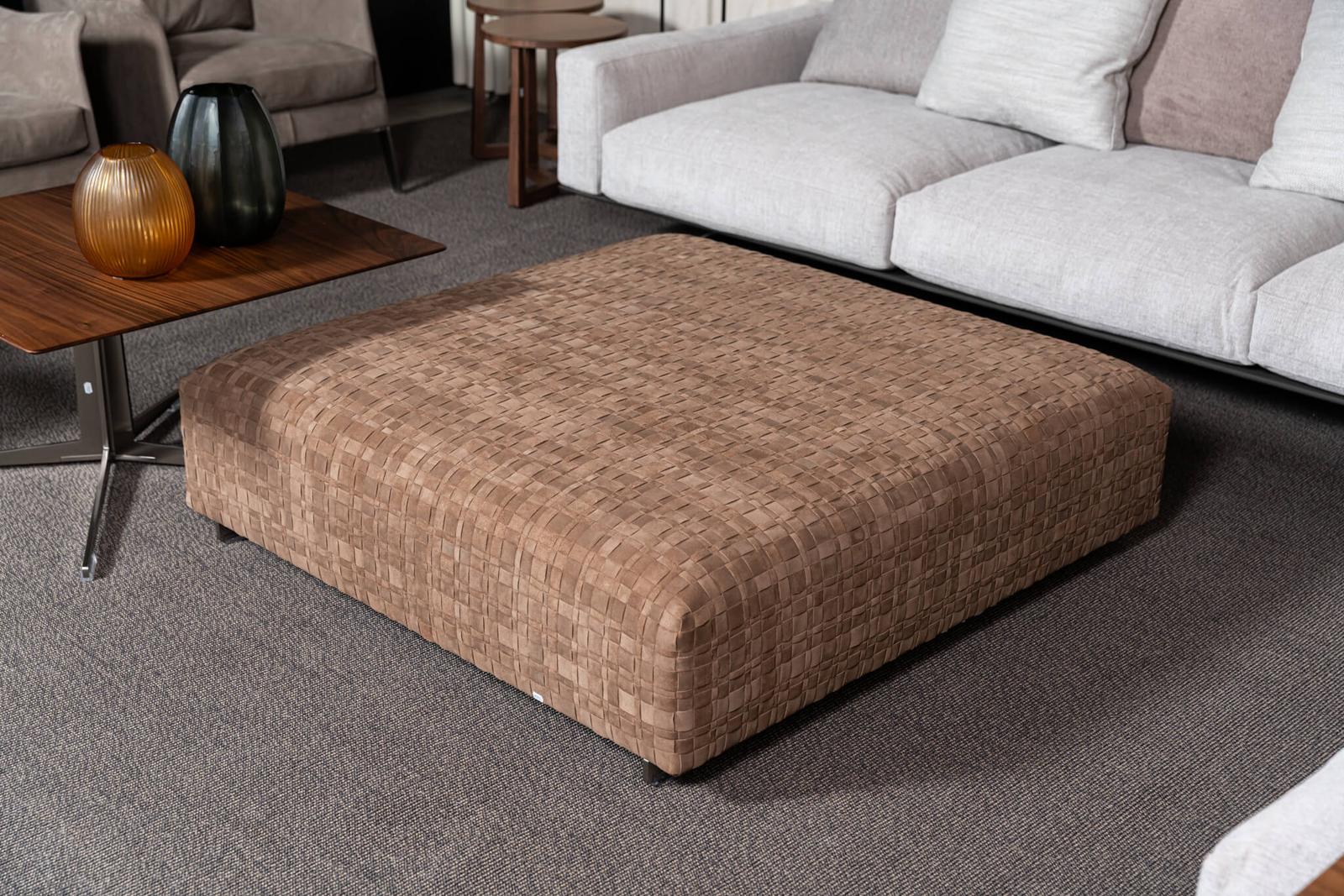 Flexform Пуф Bangkok Suede Brown 120 от Flexform — в интерьере