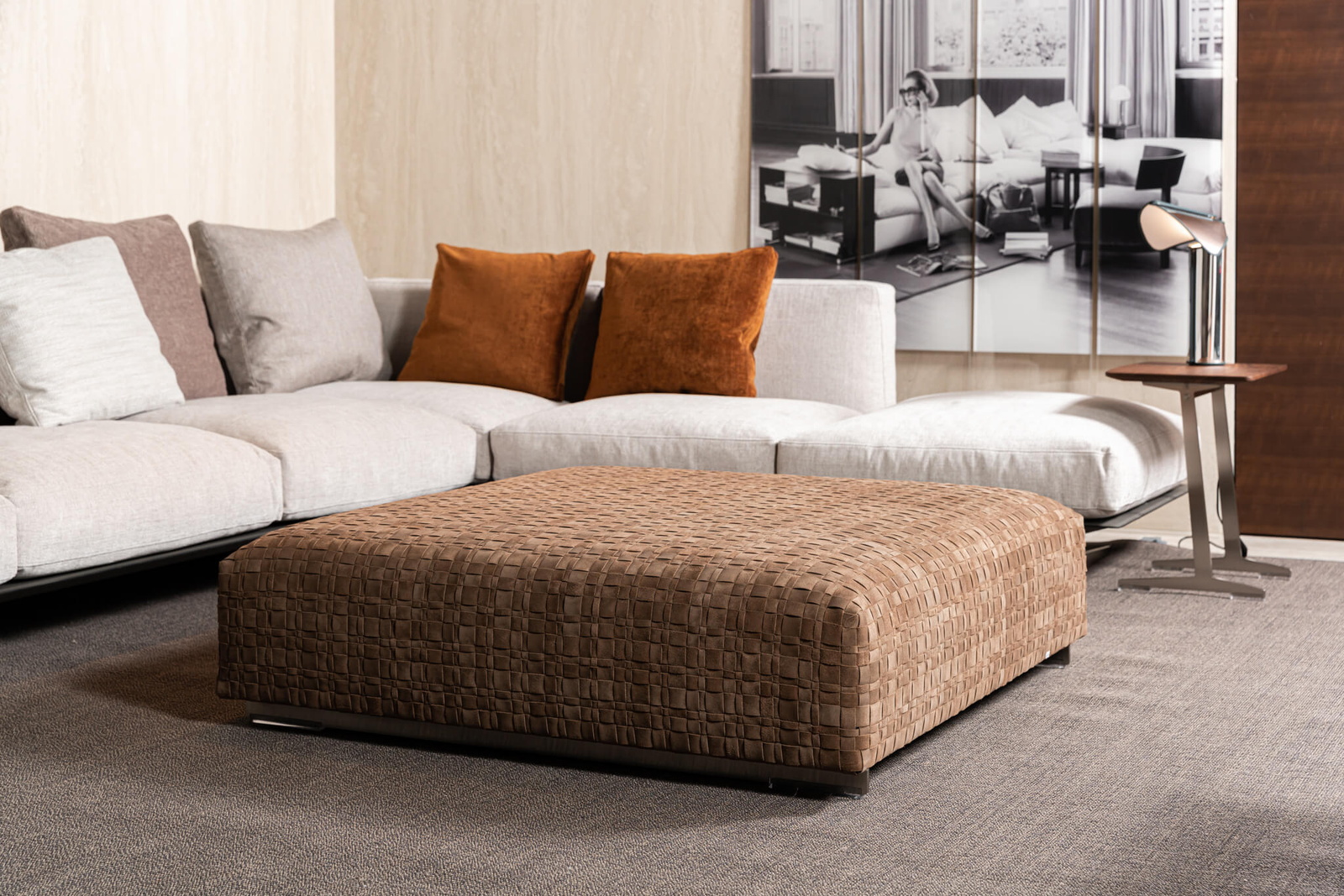 Flexform Пуф Bangkok Suede Brown 120 от Flexform — в интерьере