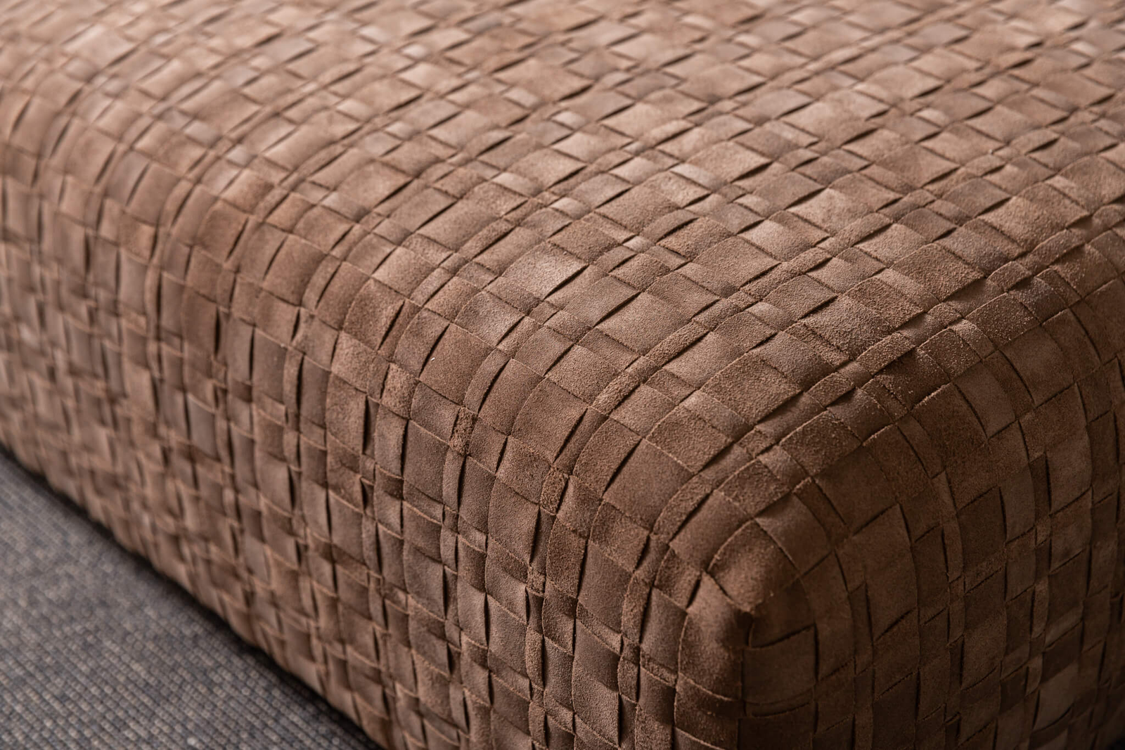 Flexform Пуф Bangkok Suede Brown 120 от Flexform — в интерьере