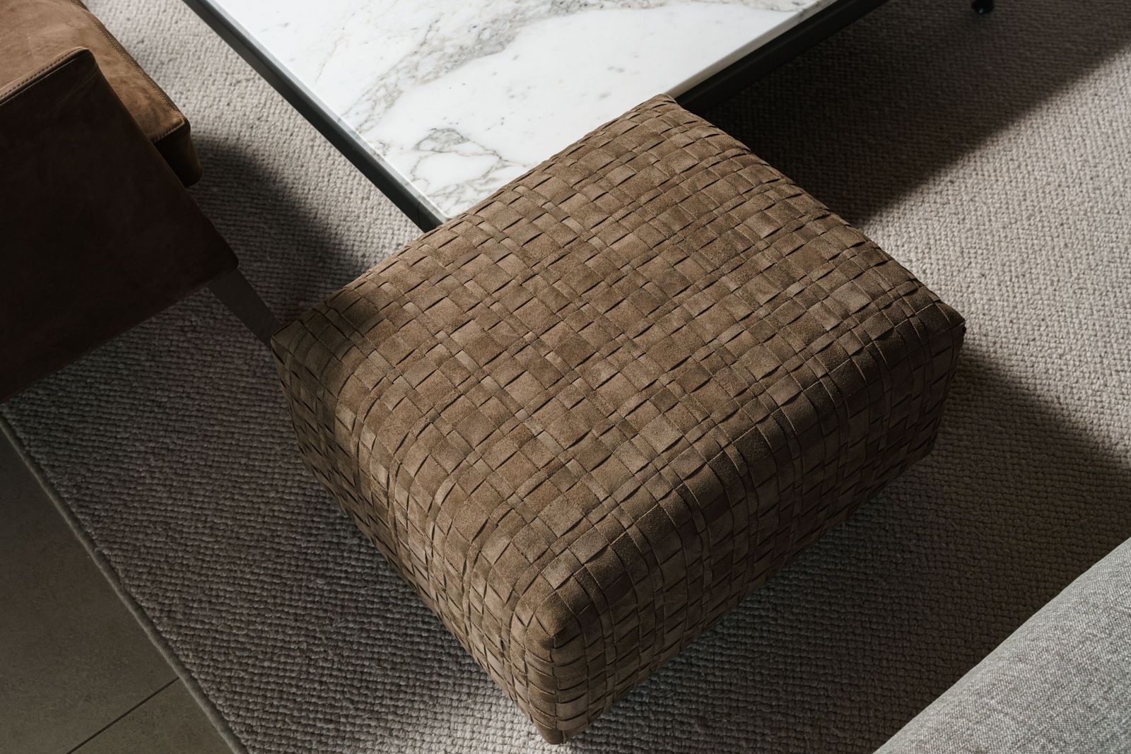Flexform Пуф Bangkok 60*50 Suede Brown от Flexform — в интерьере