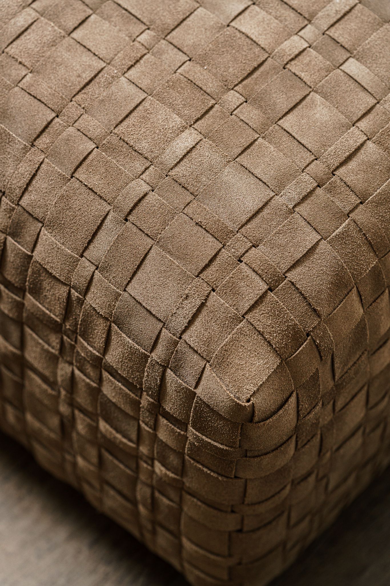 Flexform Пуф Bangkok 60*50 Suede Brown от Flexform — в интерьере