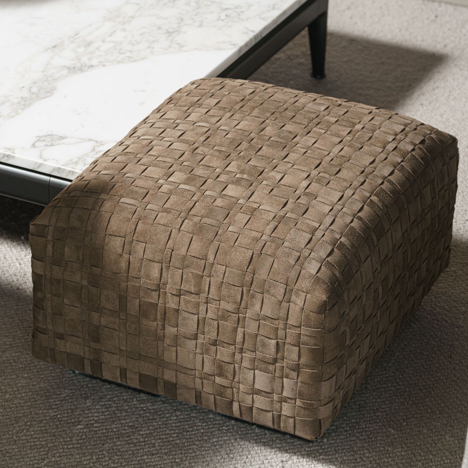 Flexform Пуф Bangkok 60*50 Suede Brown от Flexform — в интерьере