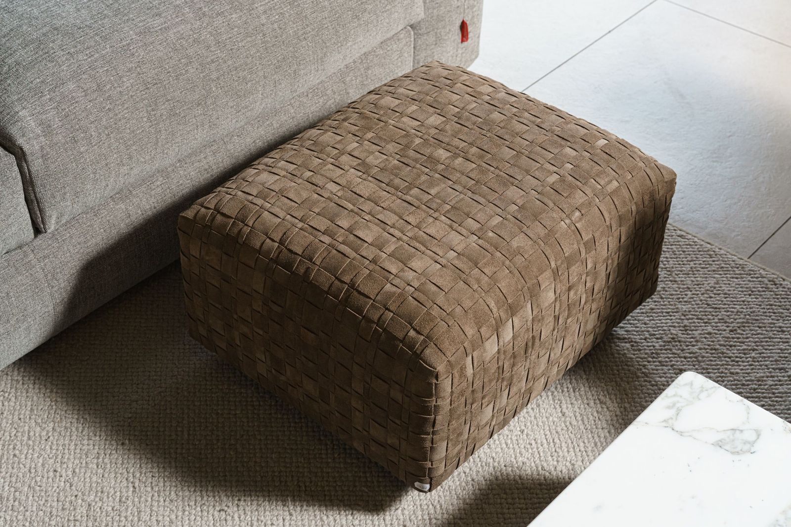 Flexform Пуф Bangkok 60*50 Suede Brown от Flexform — в интерьере