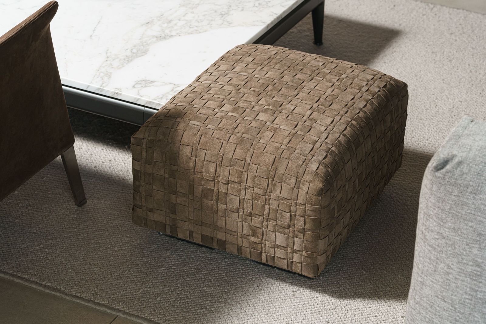 Flexform Пуф Bangkok 60*50 Suede Brown от Flexform — в интерьере