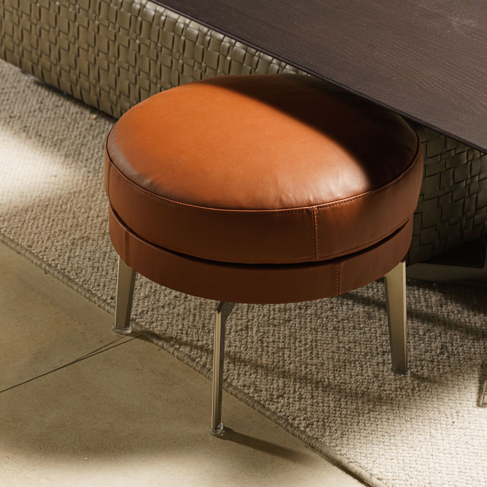 Flexform Пуф Feel Good Pelle 617 от Flexform — в интерьере