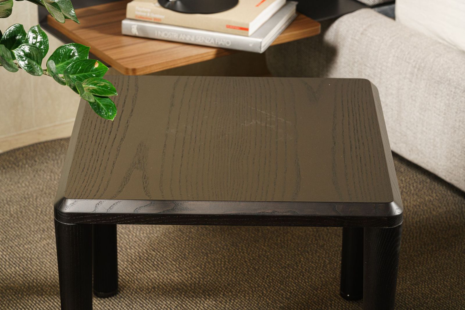Flexform Журнальный столик Kobo Brown 40/54 от Flexform — в интерьере