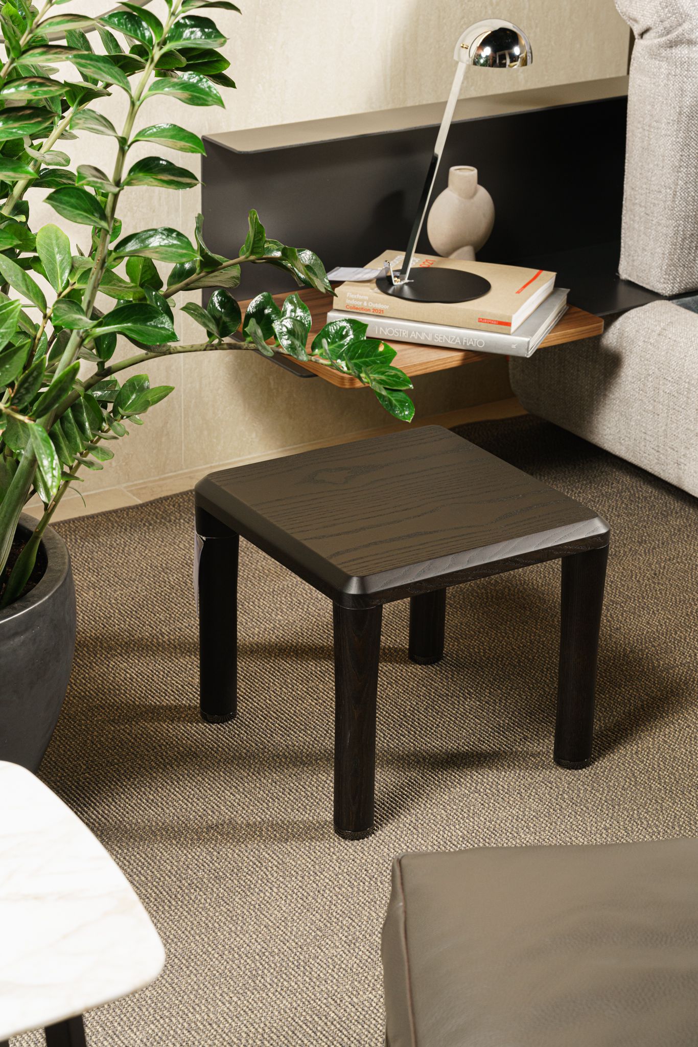 Flexform Журнальный столик Kobo Brown 40/54 от Flexform — в интерьере