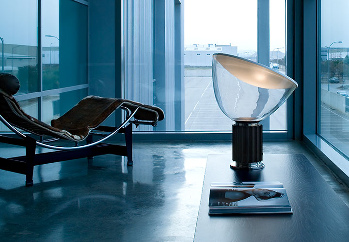 Flos Настольная лампа Taccia Vetro F6602030 от Flos — в интерьере