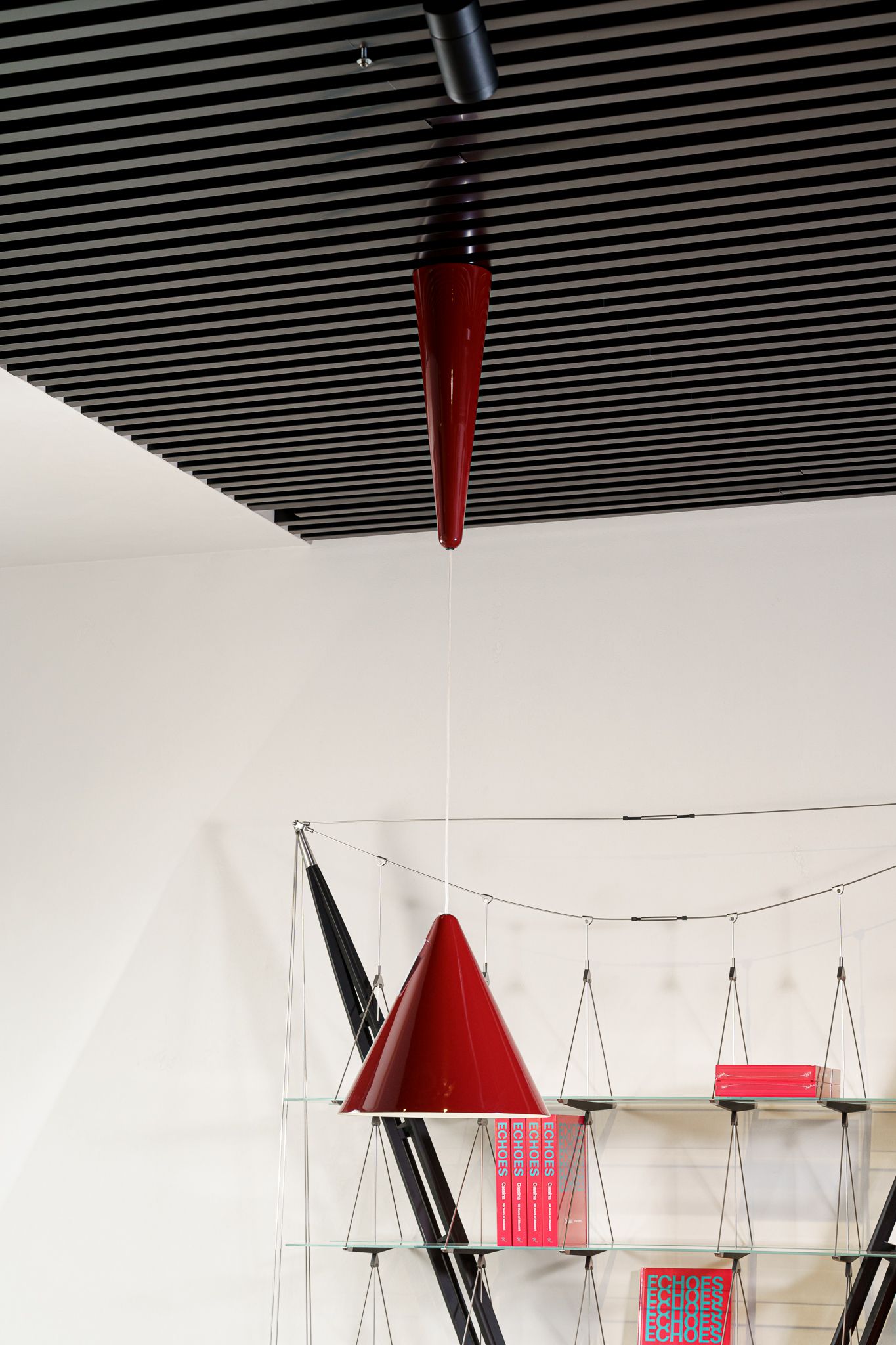 Flos Подвесной светильник Diabolo Cherry Red F2121035 от Flos — в интерьере