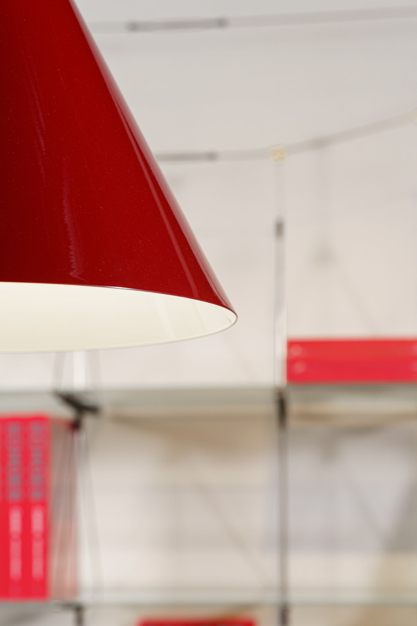 Flos Подвесной светильник Diabolo Cherry Red F2121035 от Flos — в интерьере