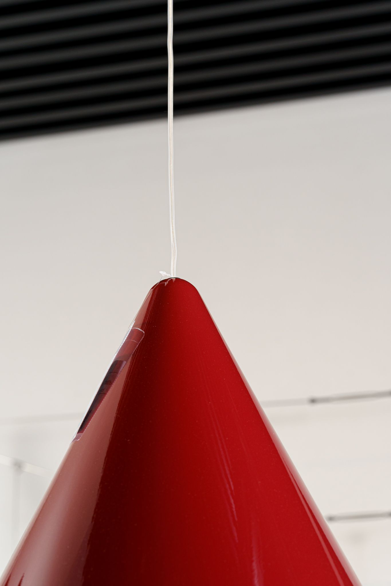 Flos Подвесной светильник Diabolo Cherry Red F2121035 от Flos — в интерьере