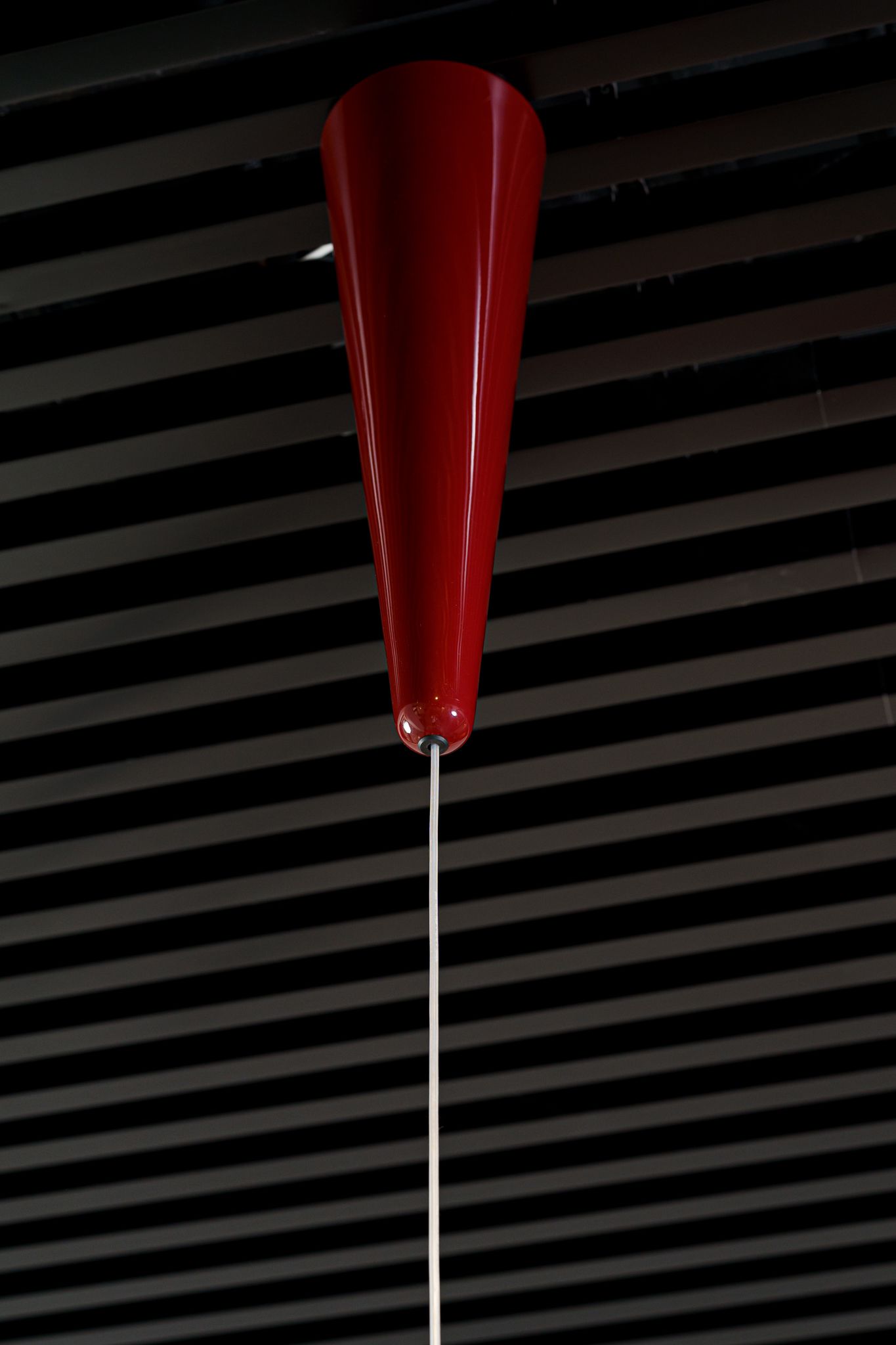 Flos Подвесной светильник Diabolo Cherry Red F2121035 от Flos — в интерьере