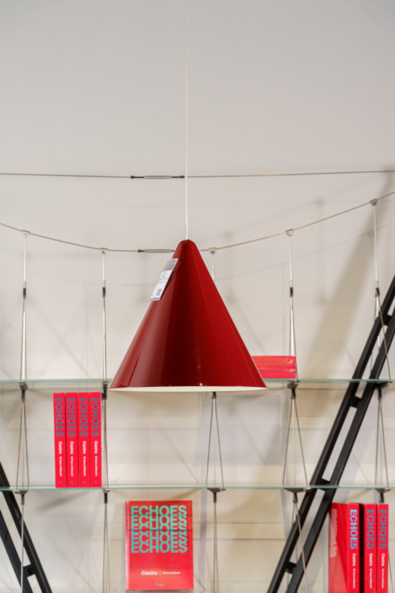 Flos Подвесной светильник Diabolo Cherry Red F2121035 от Flos — в интерьере
