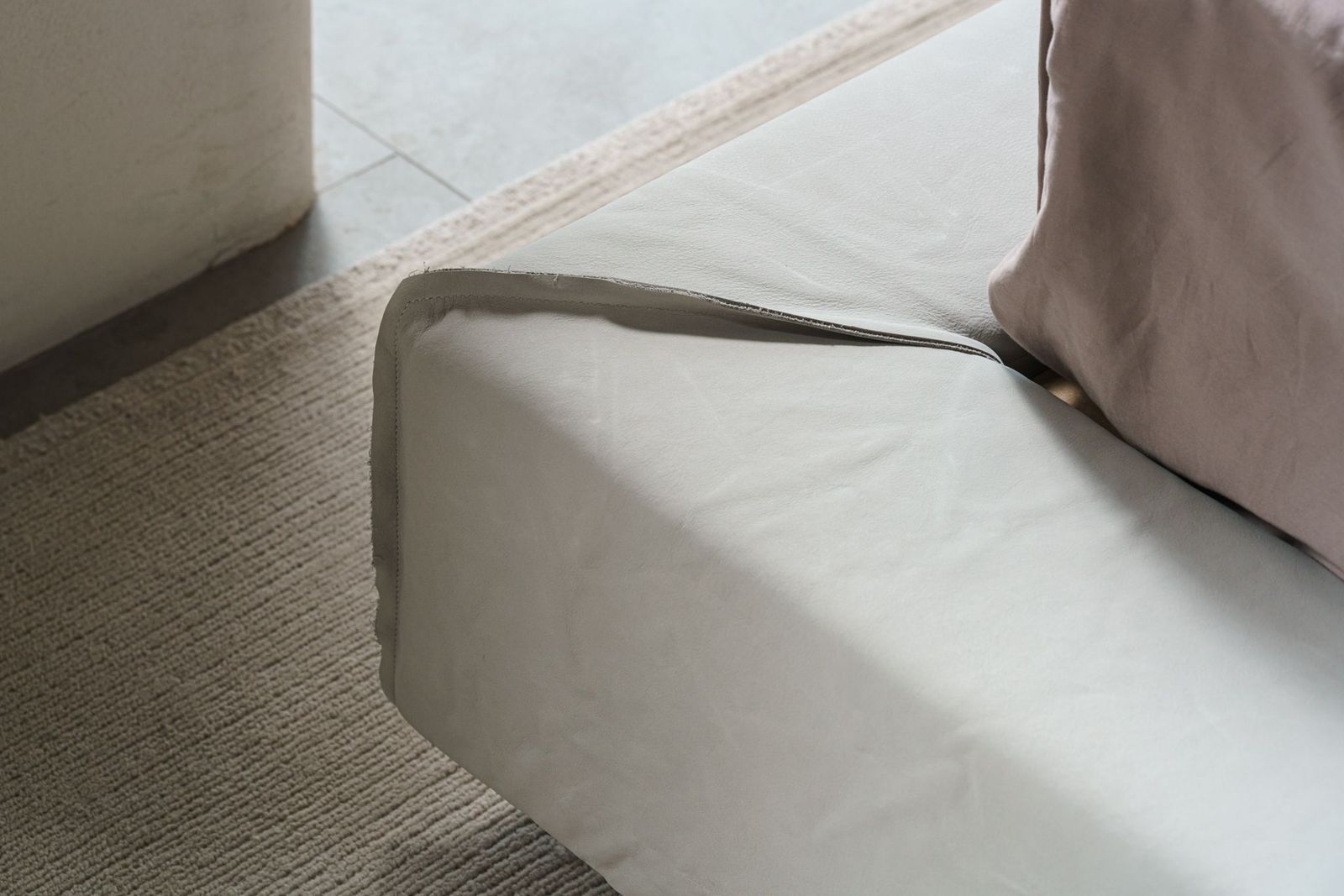Baxter Кровать Miami Soft Kashmir Nuage от Baxter — в интерьере