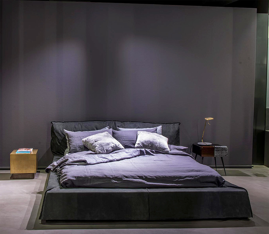 Baxter Кровать Paris Slim Kashmir Plomb от Baxter — в интерьере
