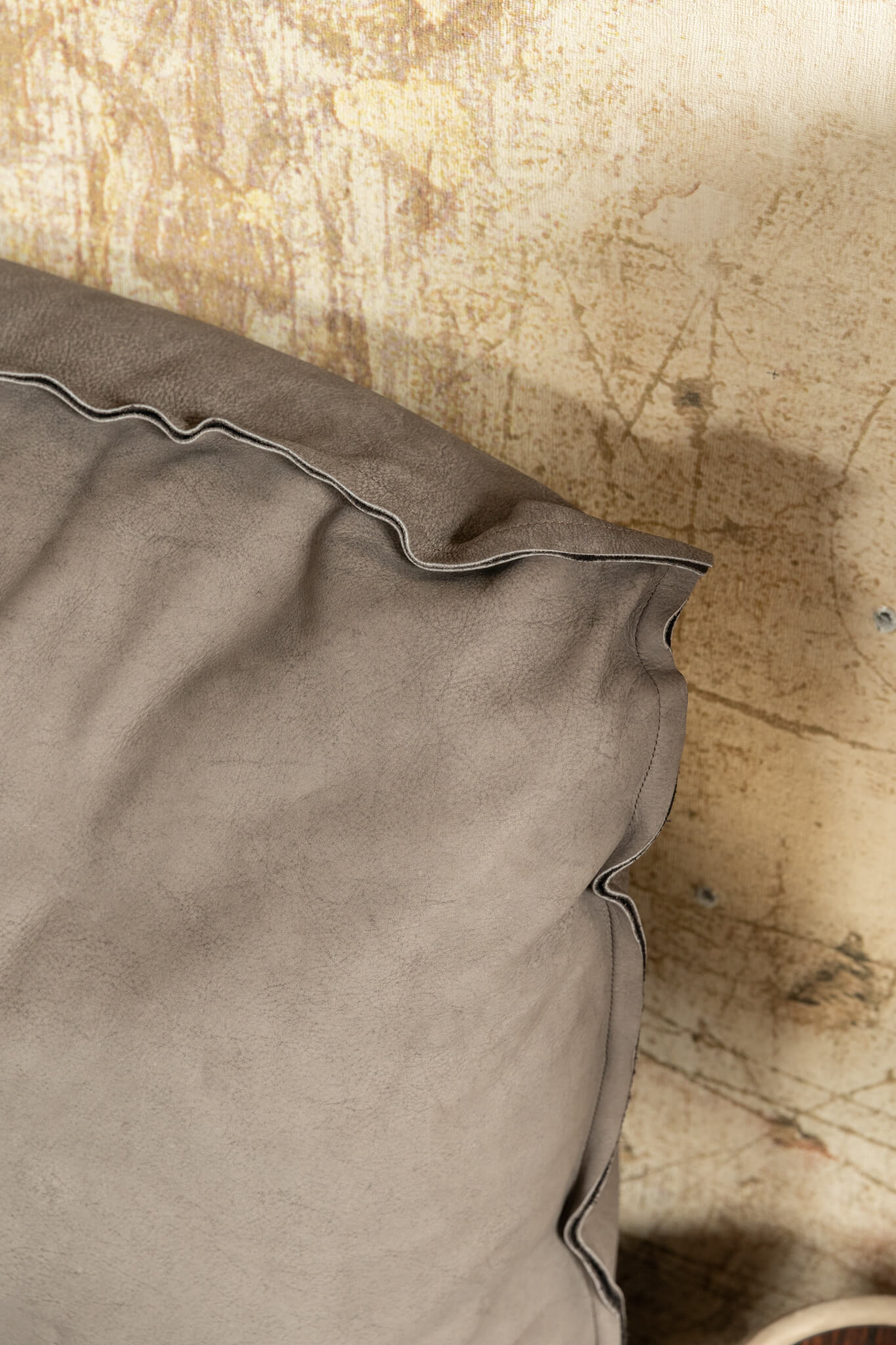 Baxter Кровать Paris Slim Kashmir Miel от Baxter — в интерьере