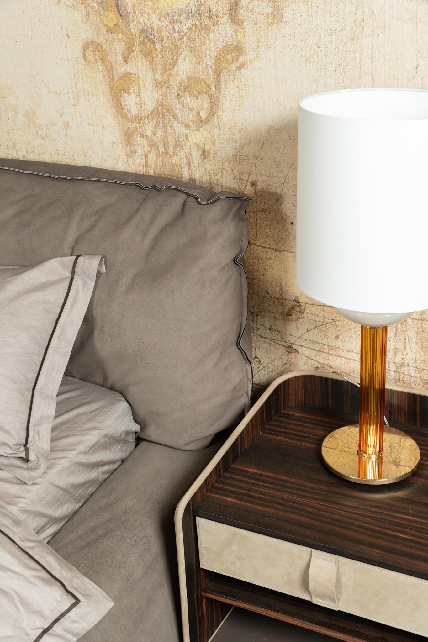 Baxter Кровать Paris Slim Kashmir Miel от Baxter — в интерьере
