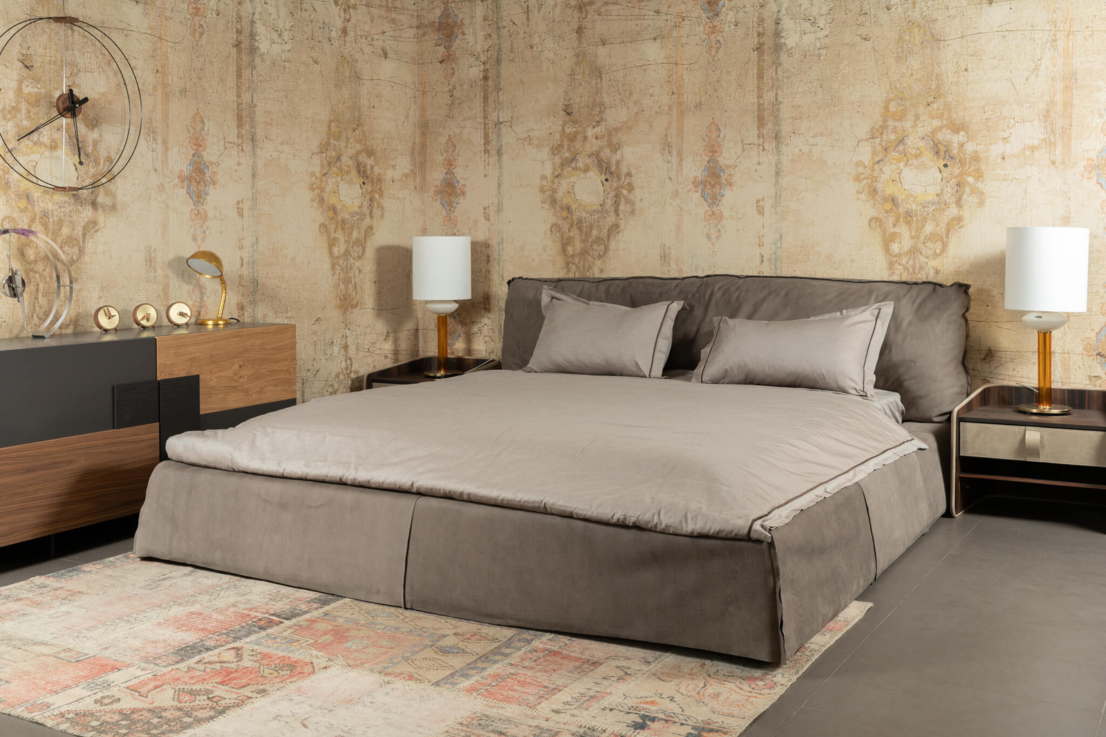 Baxter Кровать Paris Slim Kashmir Miel от Baxter — в интерьере