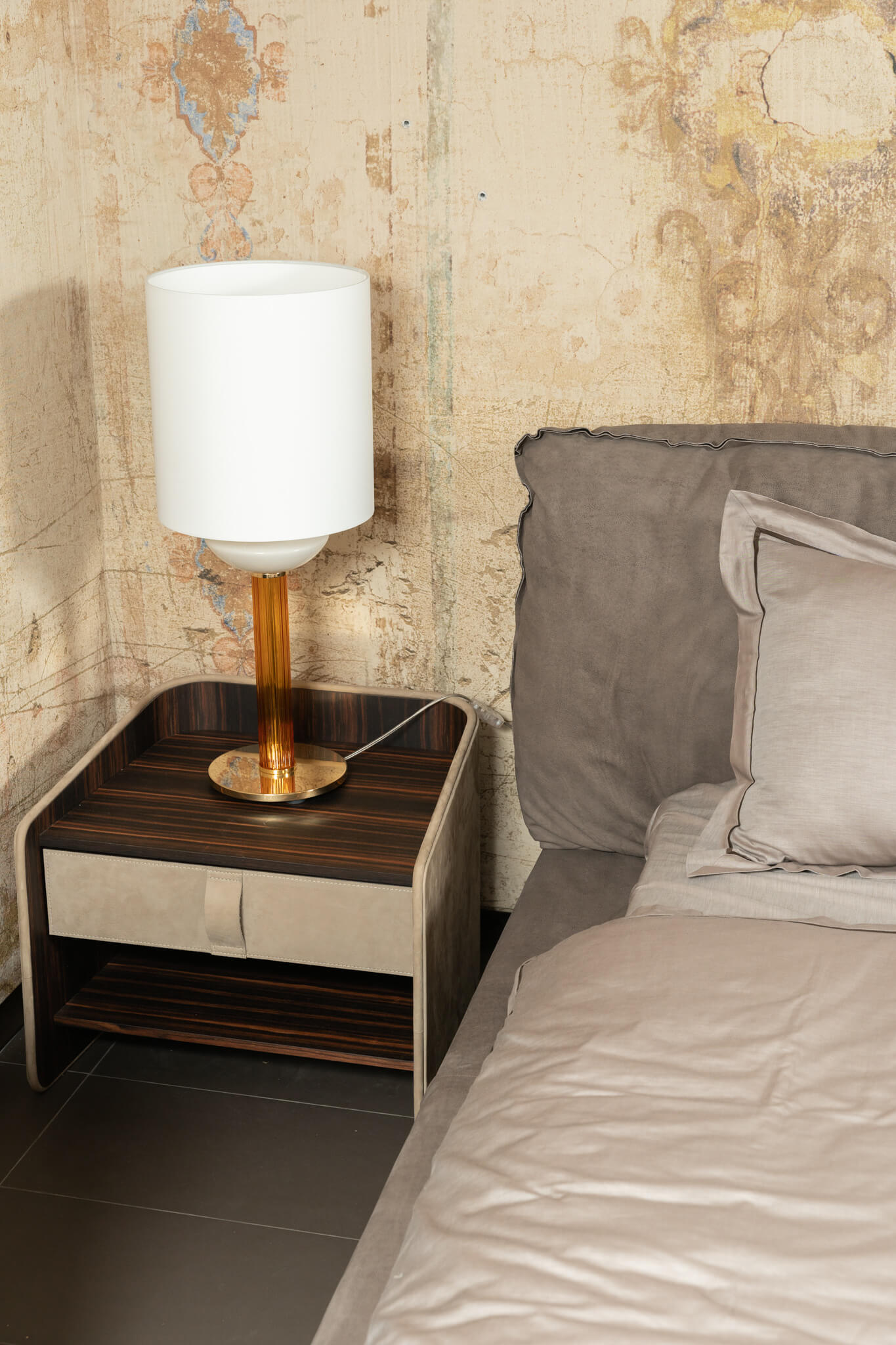 Baxter Кровать Paris Slim Kashmir Miel от Baxter — в интерьере