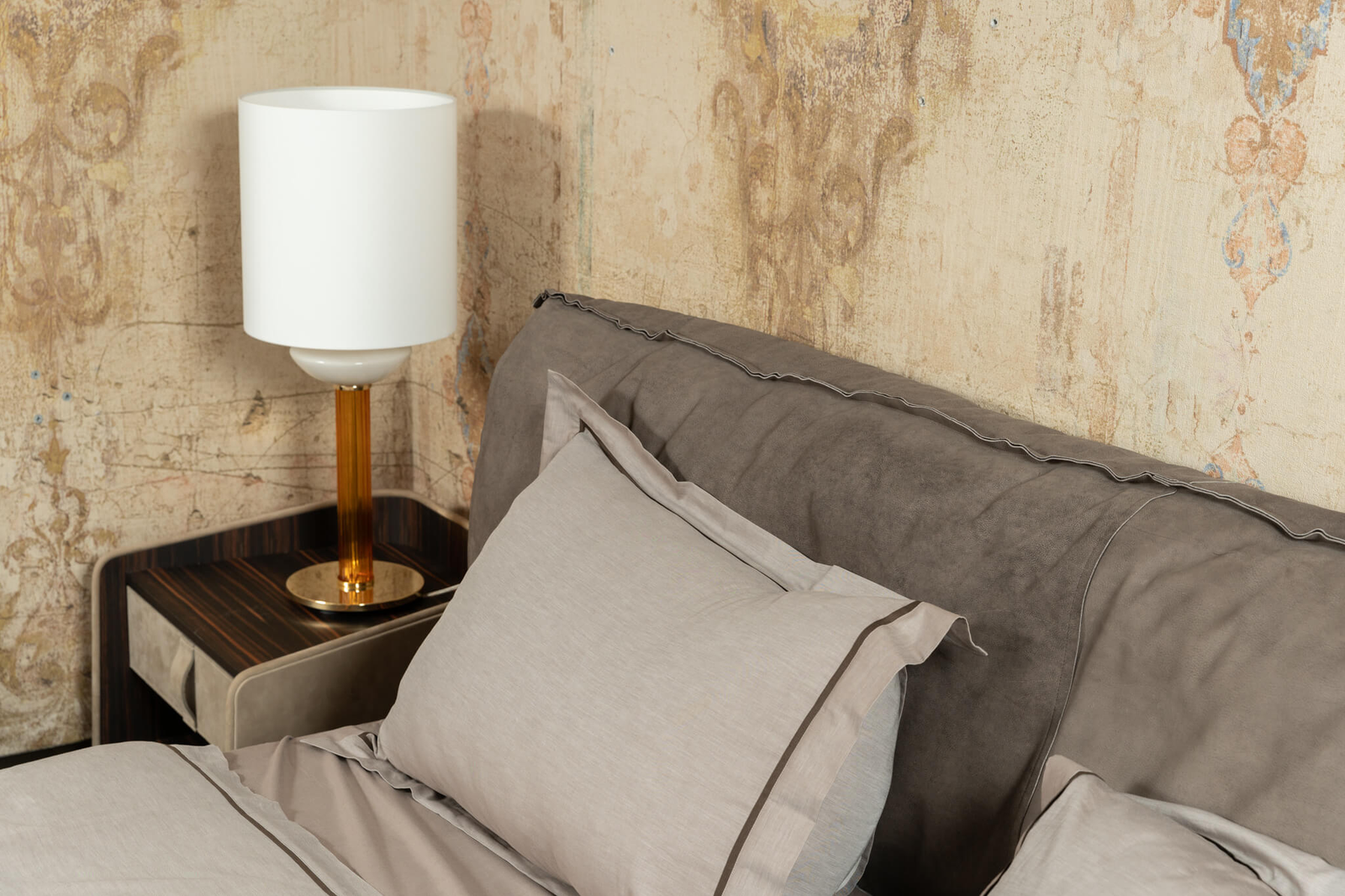 Baxter Кровать Paris Slim Kashmir Miel от Baxter — в интерьере