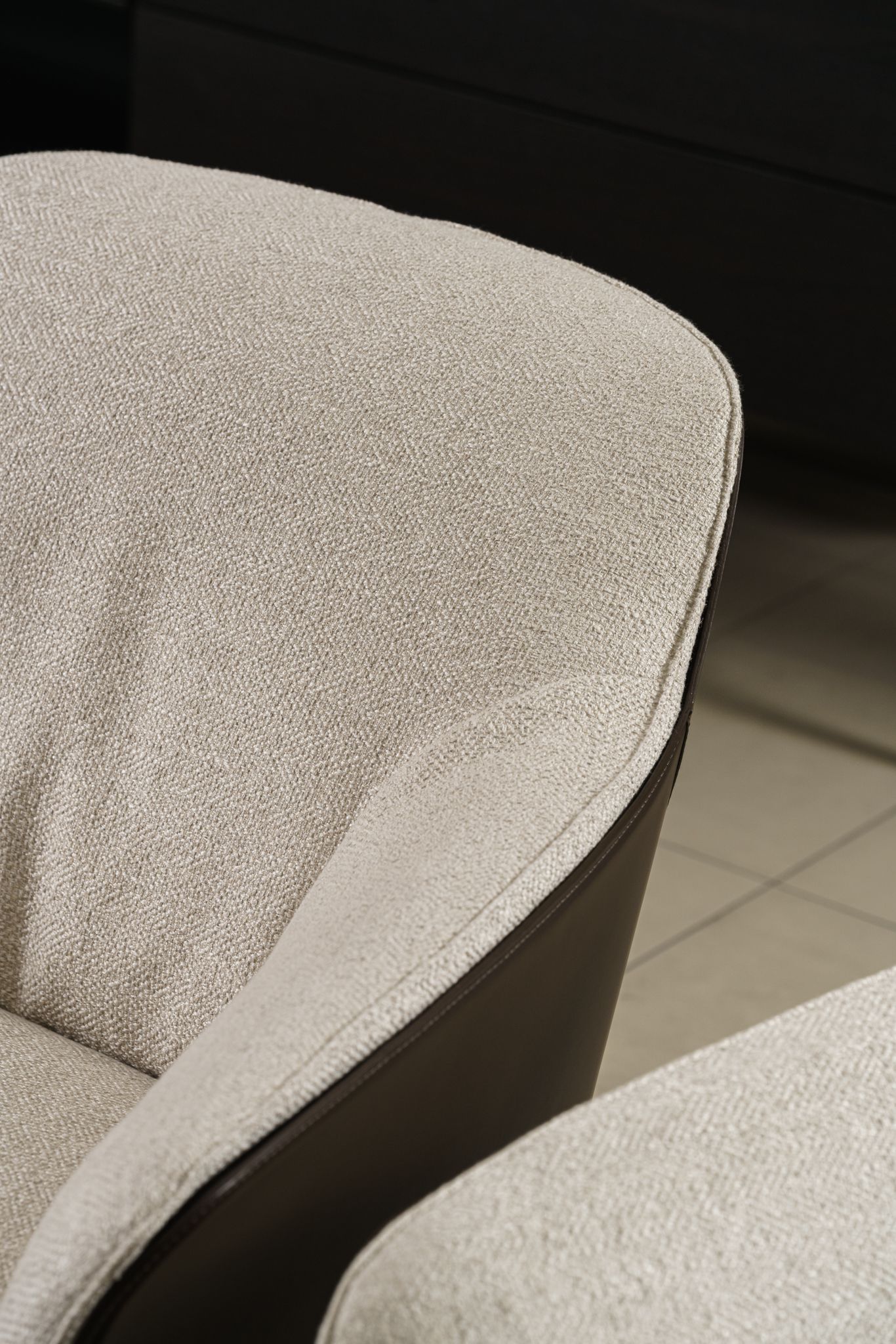 Poliform Кресло Kaori Caffee/Crema от Poliform — в интерьере