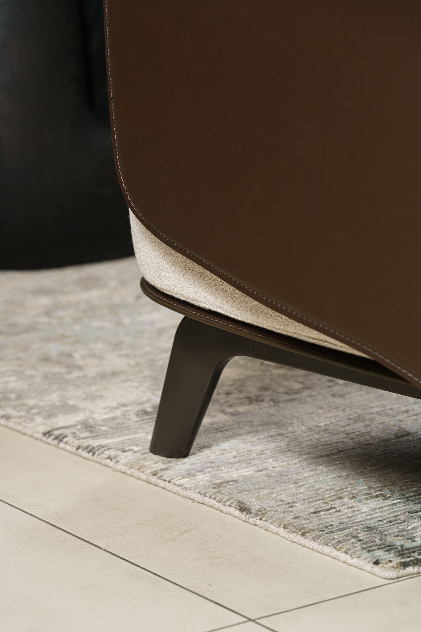 Poliform Кресло Kaori Caffee/Crema от Poliform — в интерьере