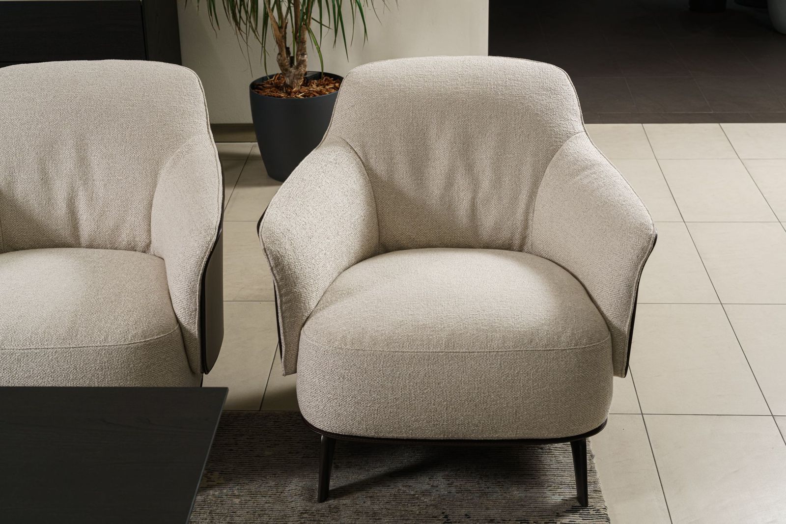 Poliform Кресло Kaori Caffee/Crema от Poliform — в интерьере