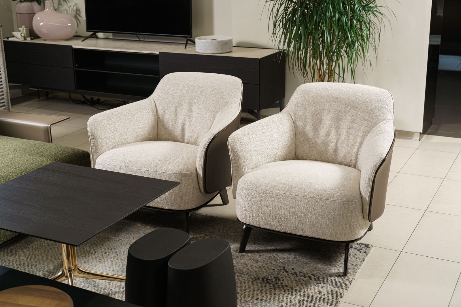 Poliform Кресло Kaori Caffee/Crema от Poliform — в интерьере