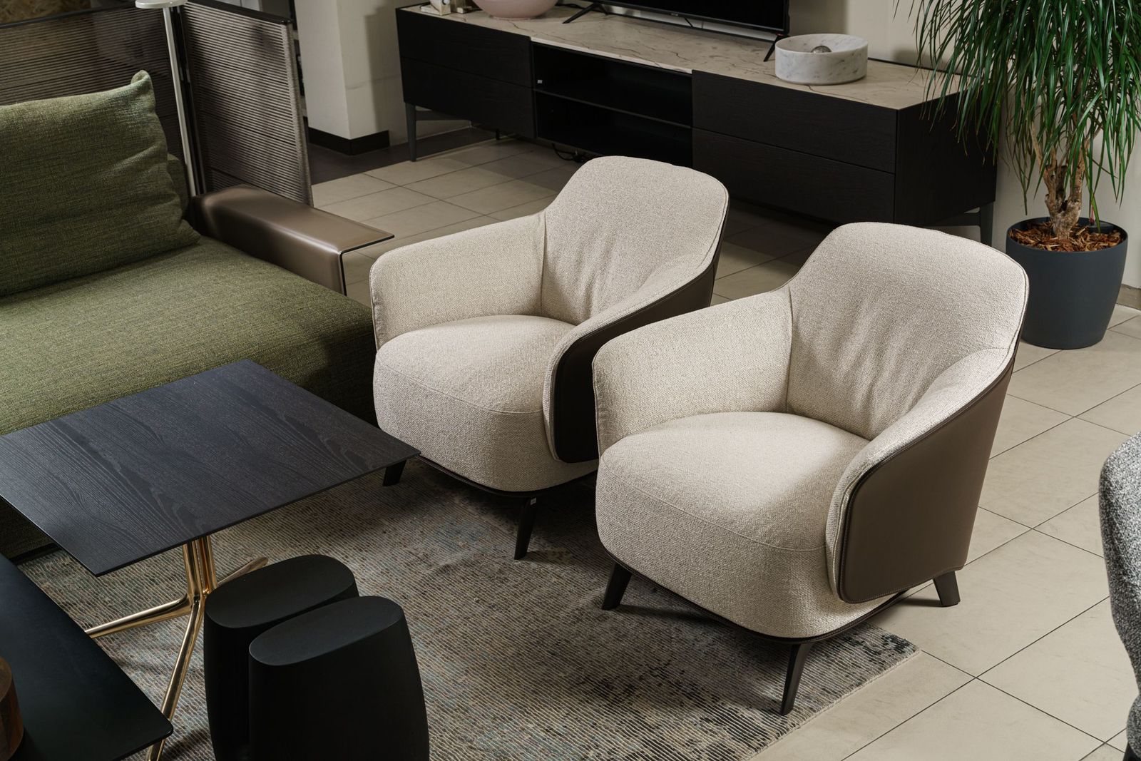 Poliform Кресло Kaori Caffee/Crema от Poliform — в интерьере