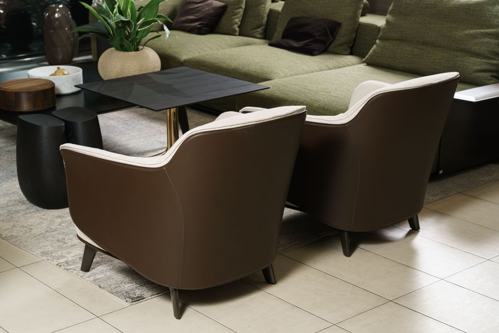 Poliform Кресло Kaori Caffee/Crema от Poliform — в интерьере
