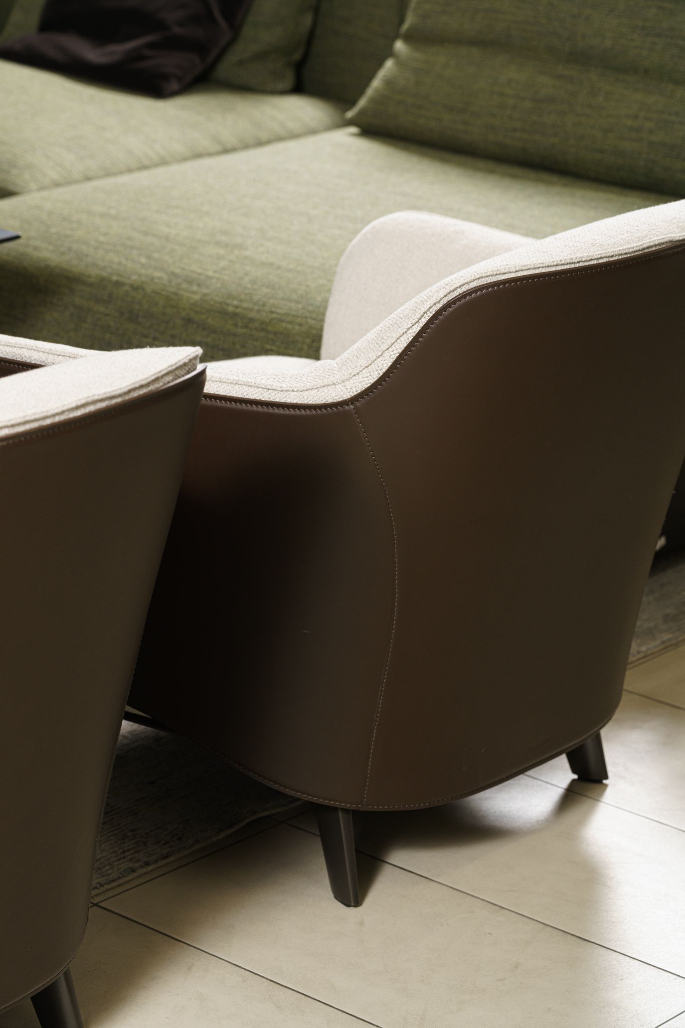 Poliform Кресло Kaori Caffee/Crema от Poliform — в интерьере