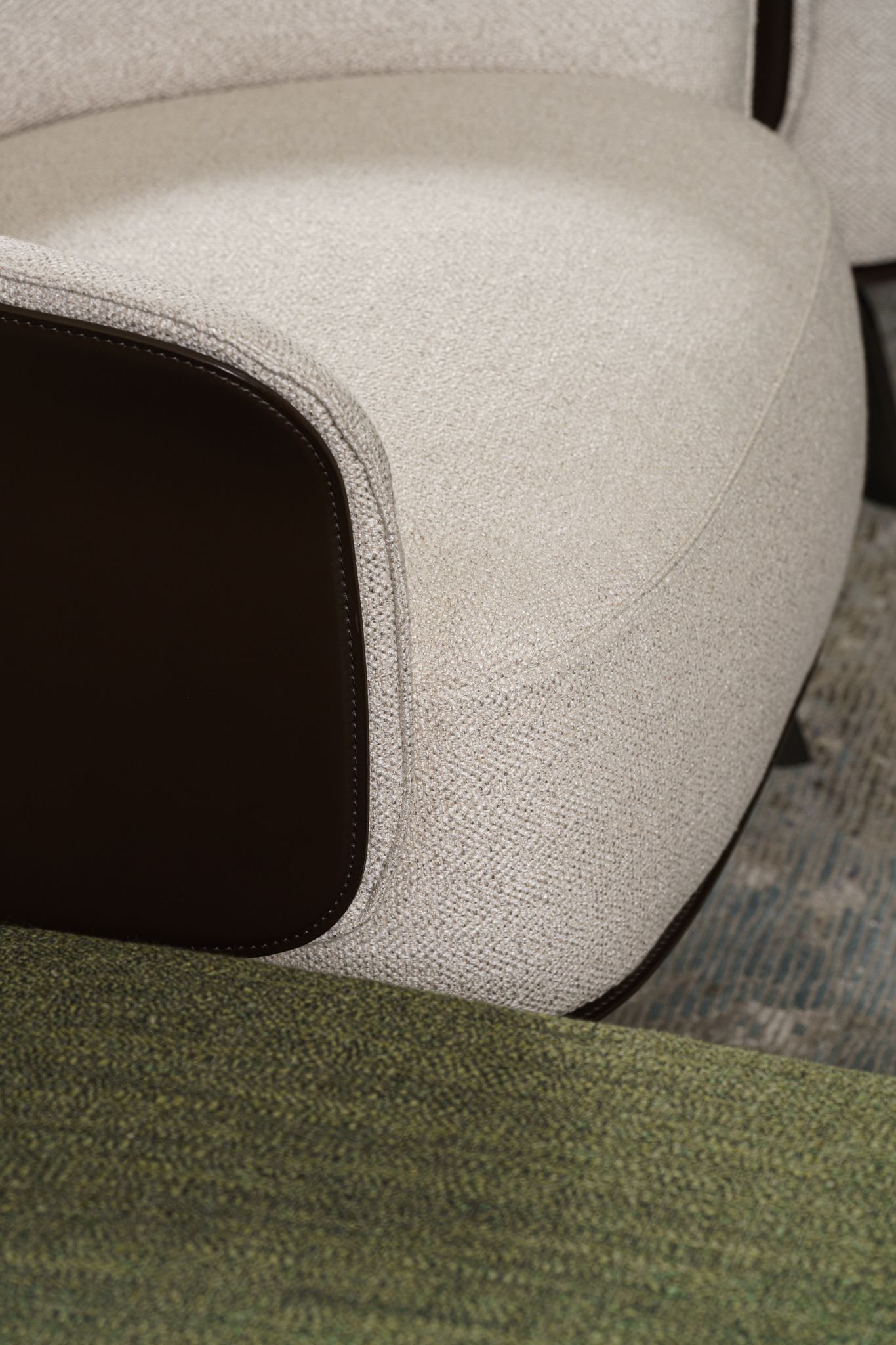 Poliform Кресло Kaori Caffee/Crema от Poliform — в интерьере