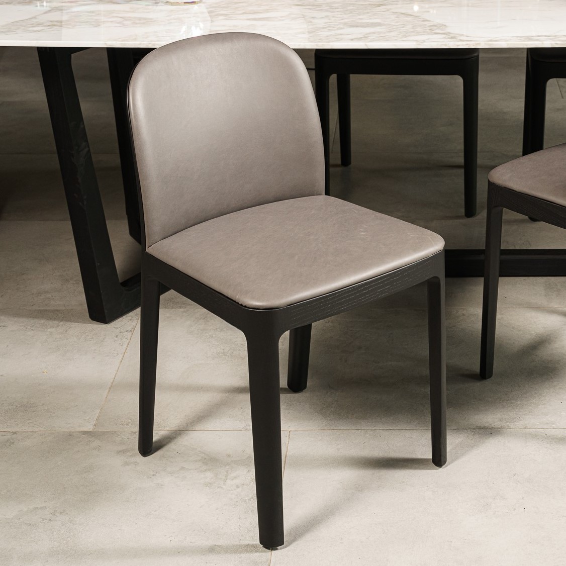 Molteni&C Стул Tea Leather Siria 1291/oak black от Molteni & C — в интерьере