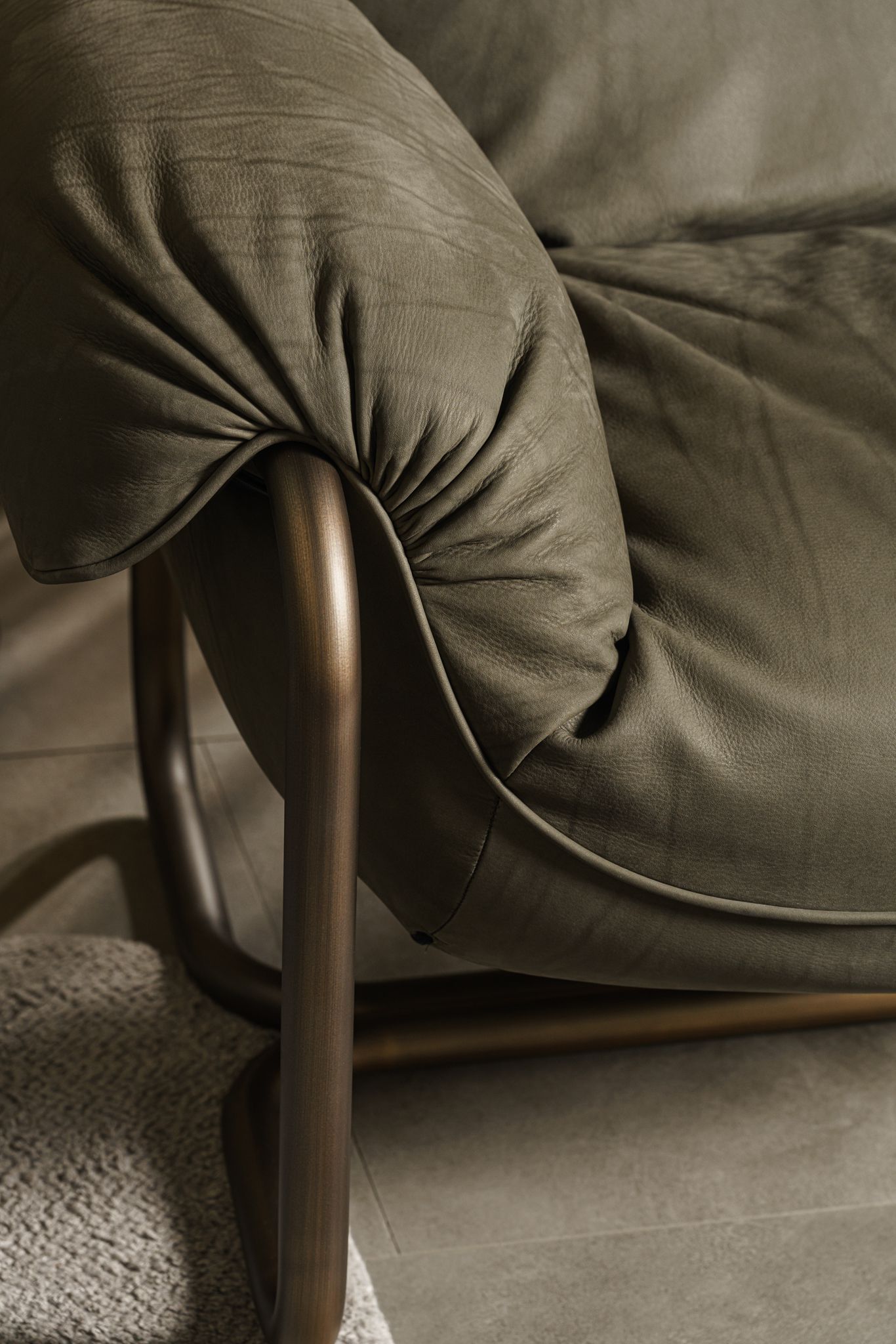 Baxter Кресло So Good Plume Mat Leather от Baxter — в интерьере