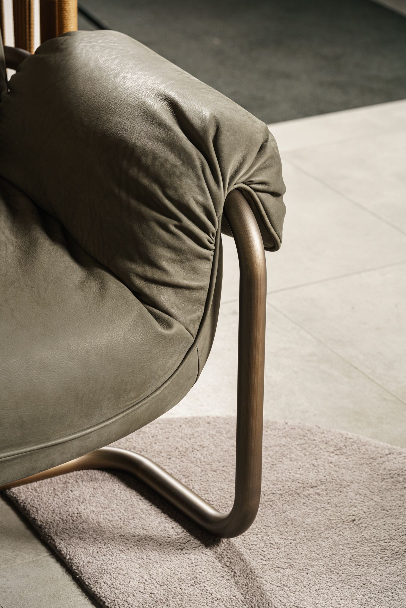 Baxter Кресло So Good Plume Mat Leather от Baxter — в интерьере
