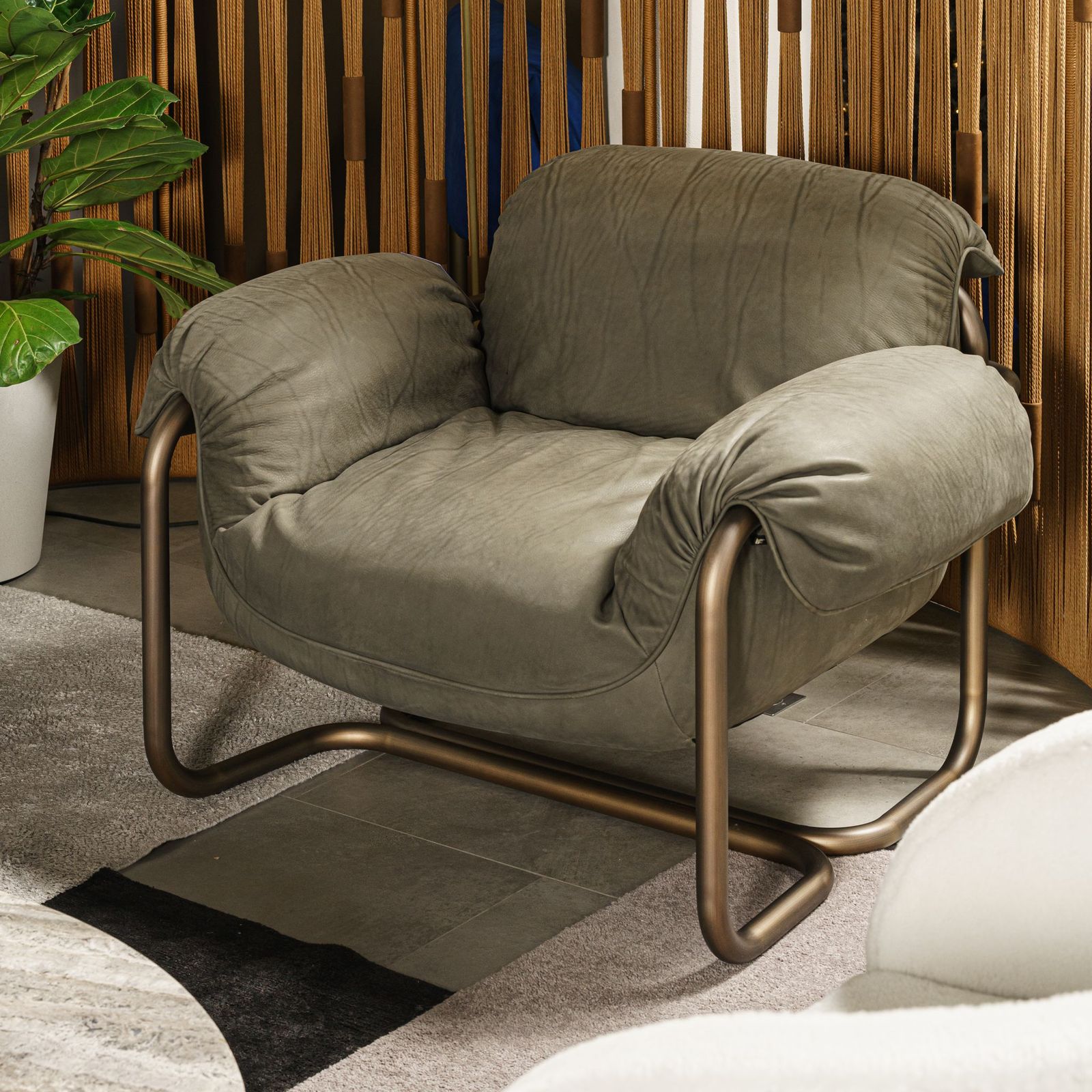 Baxter Кресло So Good Plume Mat Leather от Baxter — в интерьере