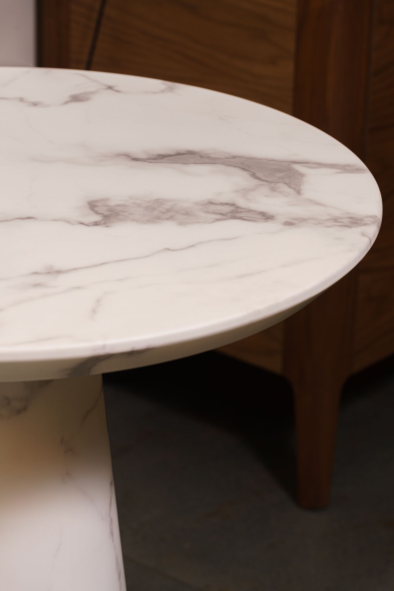Polspotten Столик бистро Disc Marble Look White от Polspotten — в интерьере