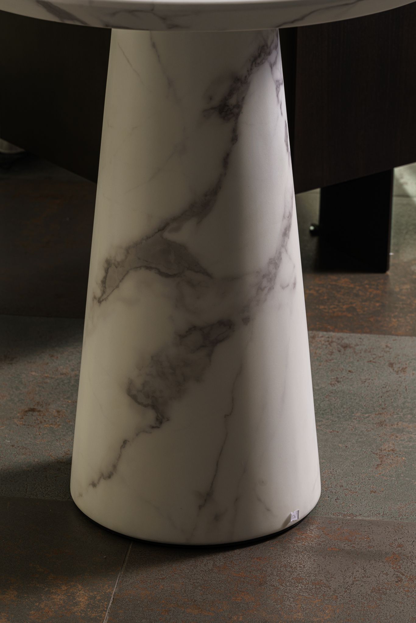 Polspotten Столик бистро Disc Marble Look White от Polspotten — в интерьере