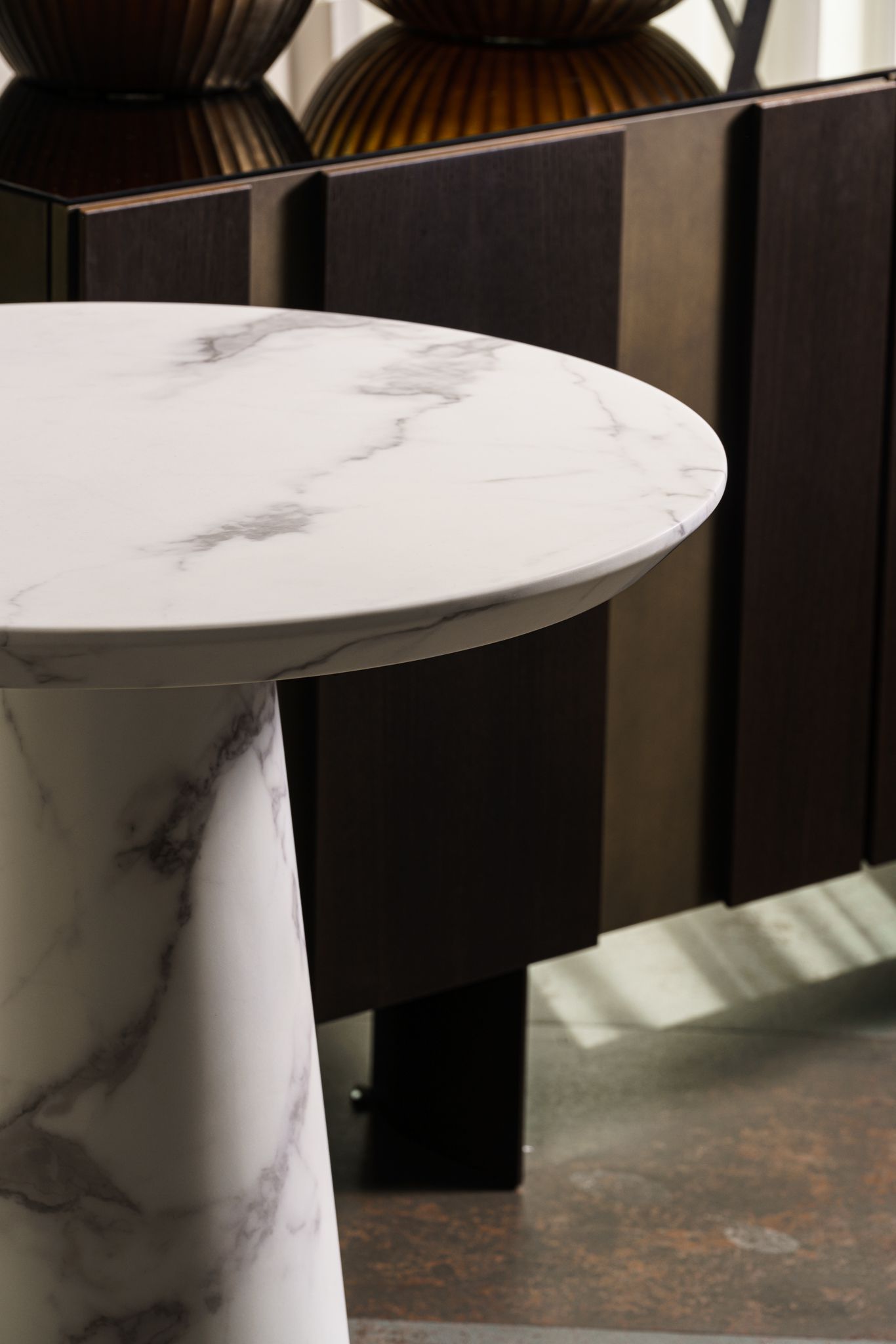 Polspotten Столик бистро Disc Marble Look White от Polspotten — в интерьере