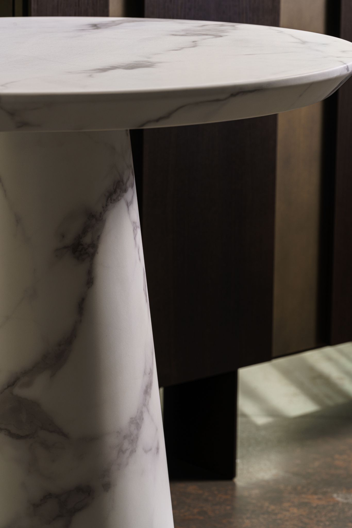 Polspotten Столик бистро Disc Marble Look White от Polspotten — в интерьере