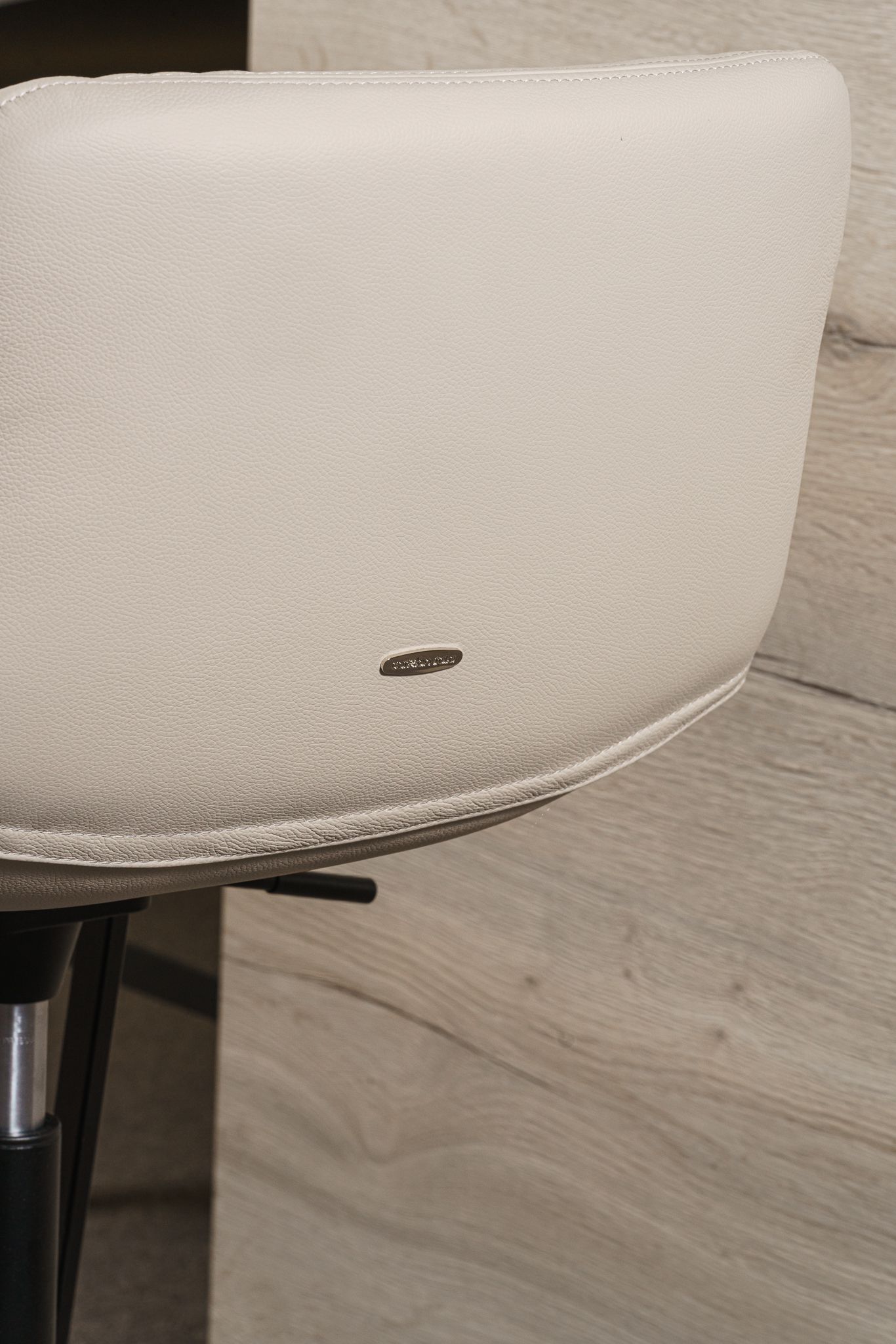 Cattelan Italia Стул барный на черной квадратной базе Axel от Cattelan Italia